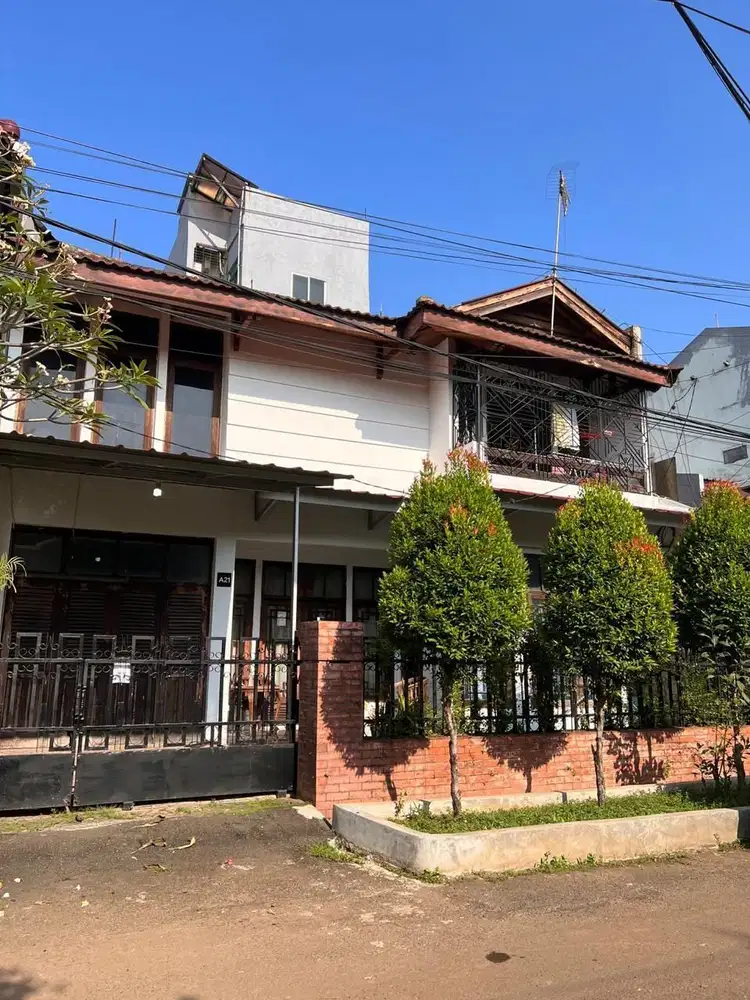 Di Jual Rumah 2 Lantai Lokasi Strategis di Pondok Bambu, Jakarta Timur