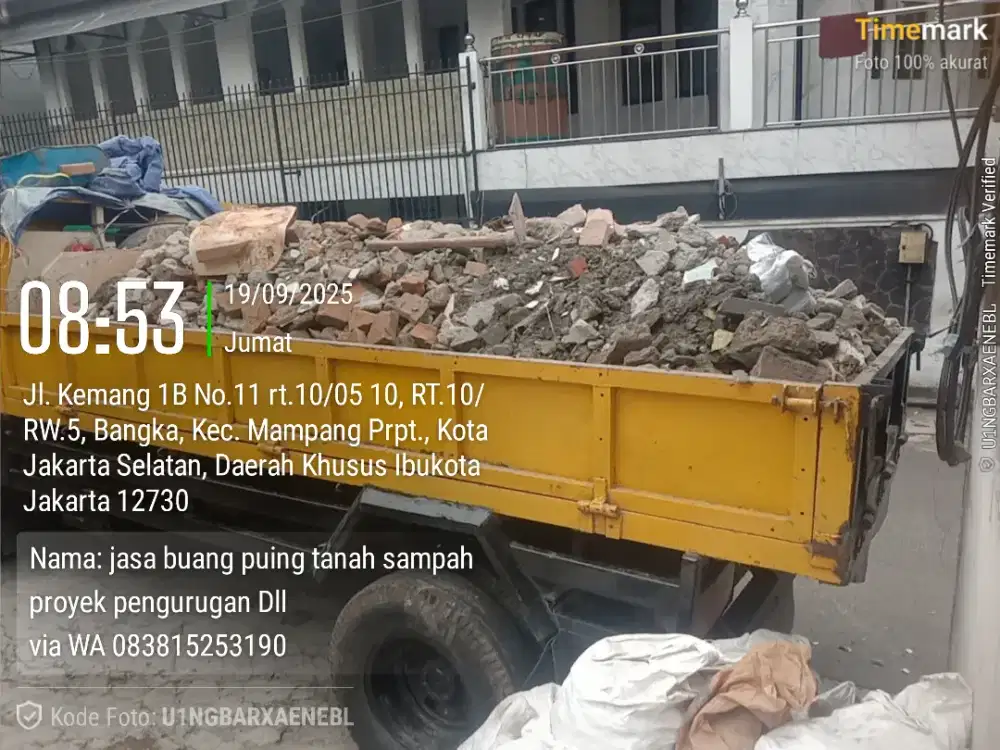 Tukang buang puing sampah dll