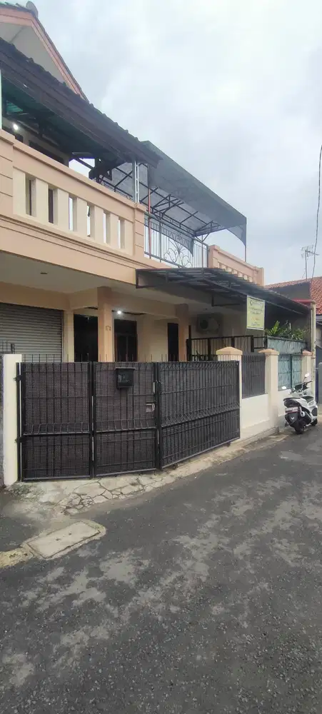 Disewa Rumah 2 Lantai Luas & Strategis di Condet Kramat Jati
