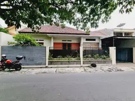 rumah luas bagus 1.5 lt nyaman asri dekat manahan