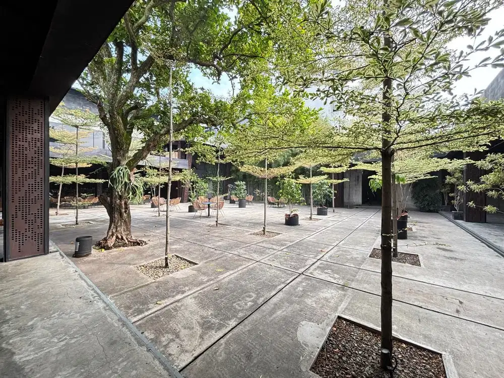 Tanah dan Bangunan Ex Cafe Strategis di Mainroad Sudirman Bandung
