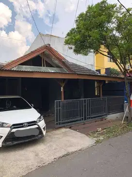 Rumah Lama Hitung Tanah di Cikutra Bandung