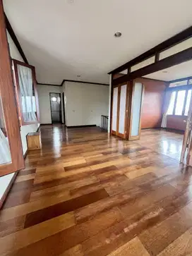Dijual Rumah Villa Luas dalam Komplek dekat UPI Setiabudi Bandung