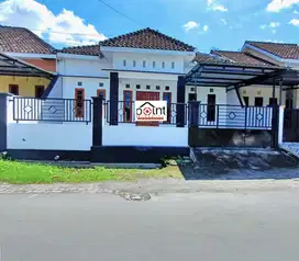 Rumah Bagus Strategis Siap Huni