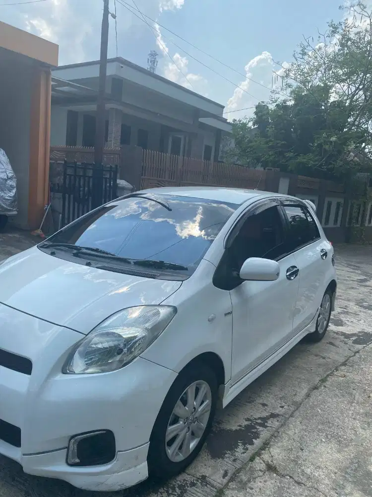Dijual Yaris Manual tahun 2012 kondisi istimewa Km rendah 120 rb awal