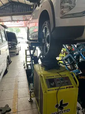 Kasir bengkel mobil