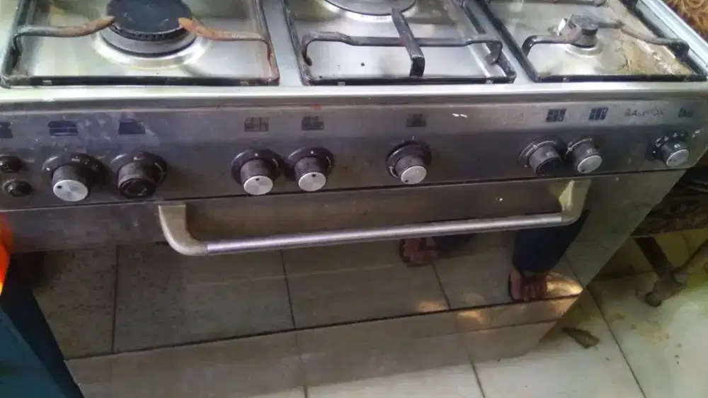 Kompor Standing Merk Ariston 5 Tungku + Oven