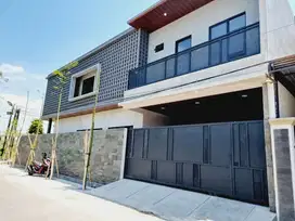 Rumah Mewah Pool Baru 2 lt di Sumber Dekat Manahan Solo Kota