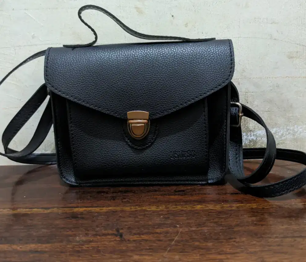 Tas selempang wanita preloved