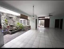 Rumah asri, tenang dan nyaman Kemang
