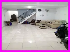 dhyana Disewa rumah ukuran 4x12m jalan mobil di jelambar