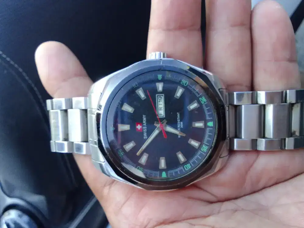 Jam tangan Swiss army