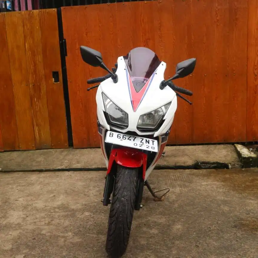 HONDA CBR 150R 2015 PAJAK PANJANG SIAP PAKE JARAK JAUH NO KENDALA