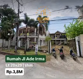 Rumah tua dengan tanah kosong disamping jl ade irma