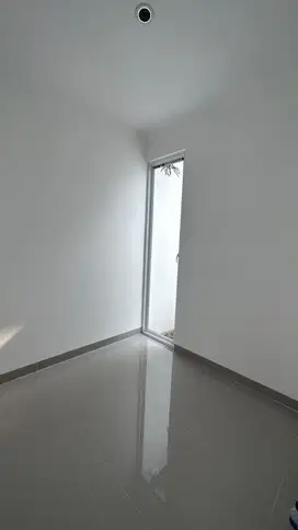 TOWNHOUSE 2 LANTAI BERGAYA KLASIK MODERN, DP 0, SEMI FURNISHED!