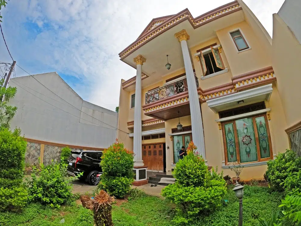 Rumah Mewah 2 Lantai dengan Kolam Renang di Ciledug Tangerang