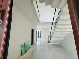 Dekat Lapangan Baturan; Rumah Mewah dalam Perumahan Colomadu Dijual