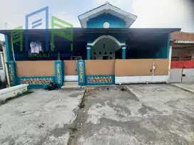 Rumah nyaman strategis dekat jalan raya adi sucipto colomadu