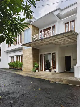 Rumah Cantik Full Furnish Town House Strategis Di Kebagusan Dekat Tol