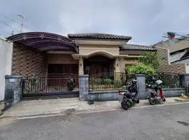 Rumah Bagus Dekat Matahari Singosaren