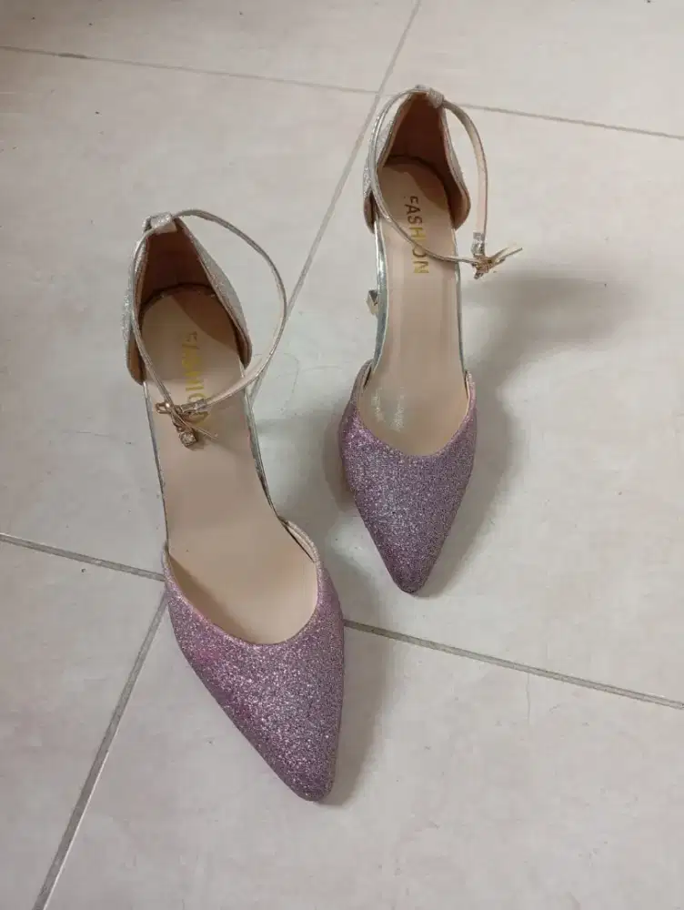 Sepatu heels wanita