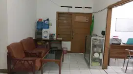 Tanah dan Gedung mainroad dijual dibawah NJOP, di Buahbatu Bandung.
