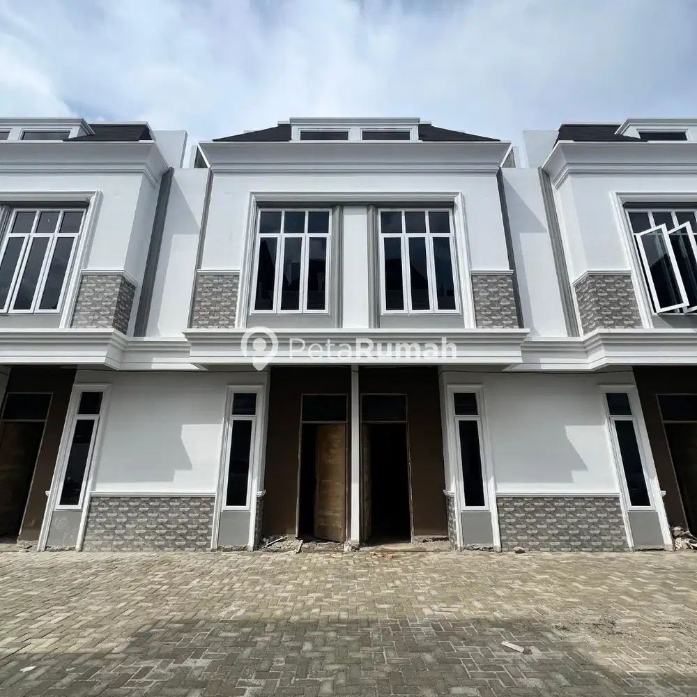 DIJUAL TOWNHOUSE MEWAH , KOMPLEK SEKIP LUXE