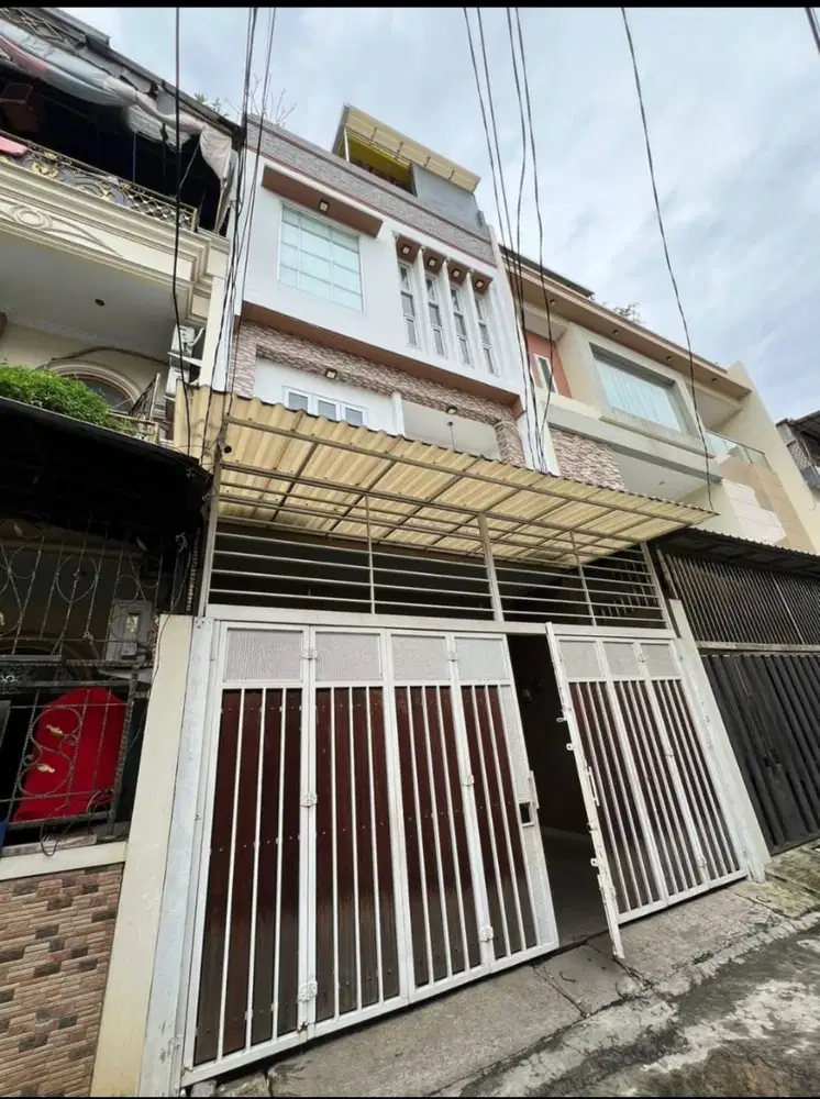 Di jual rumah  di angke Tambora