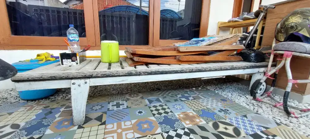 Kursi Santai kolam renang