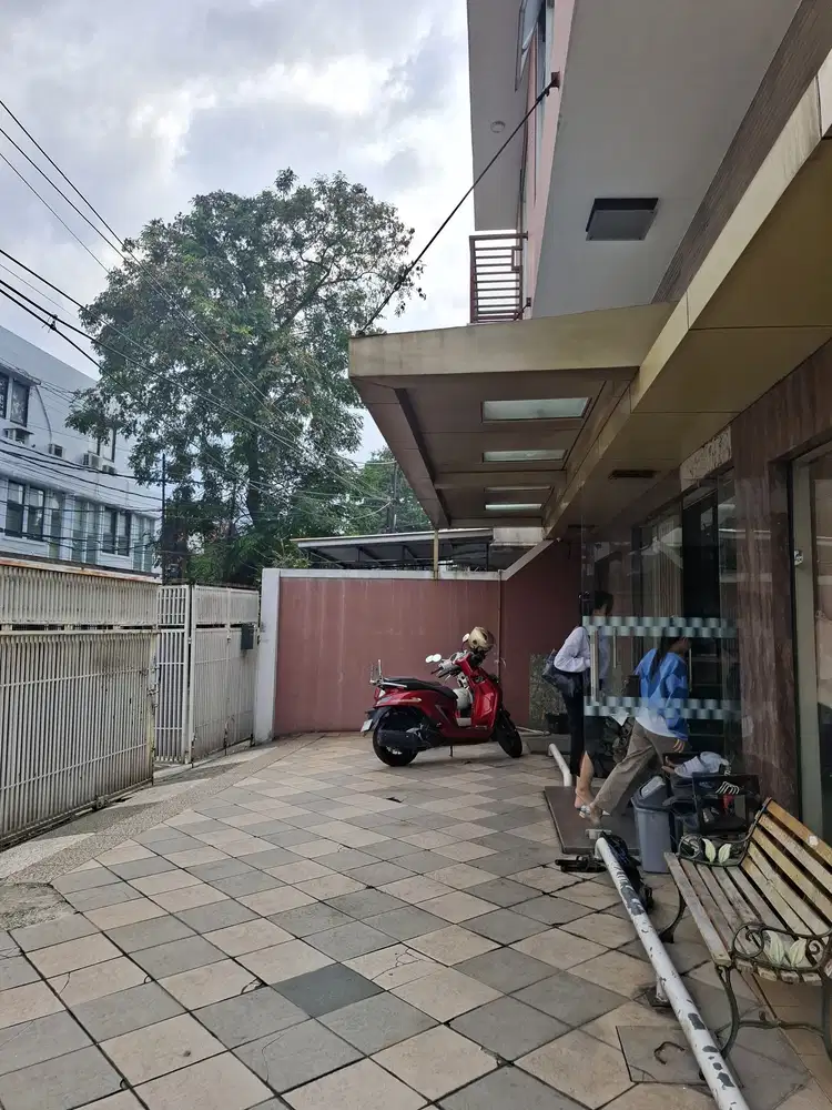 Kost- Kostan Tebet 4 Lantai Lokasi Strategis Semi Furnished