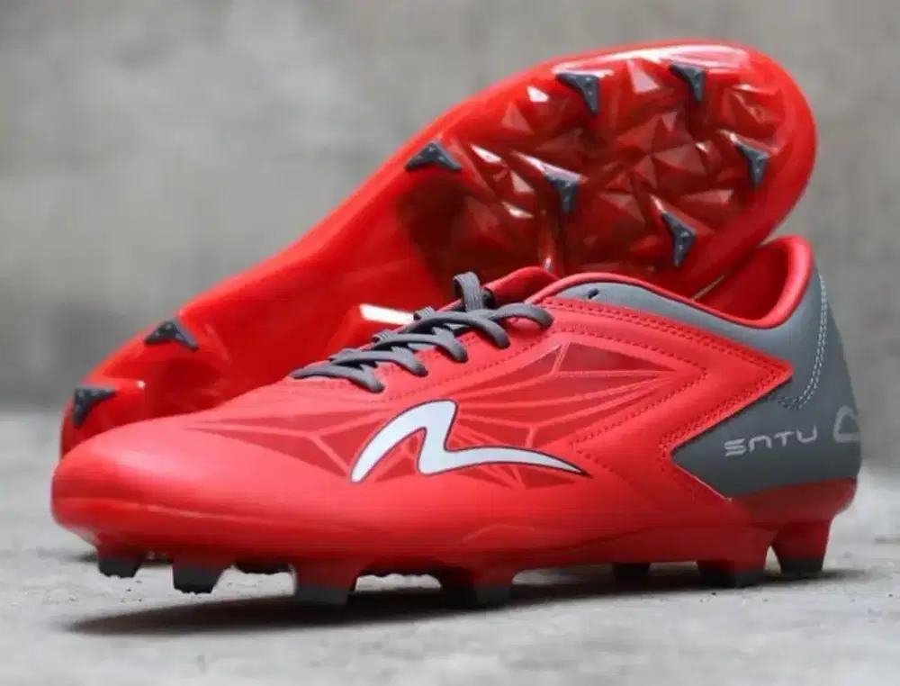 Sepatu Bola Specs Satu size 43