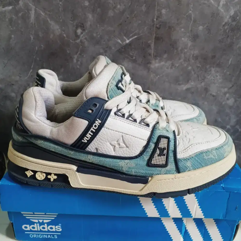 Sepatu Louis Vuitton Second