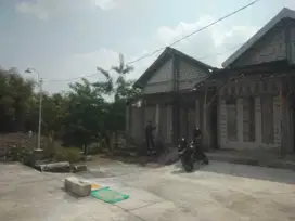 RUMAH DI KELURAHAN BETET, KEPOHBARU, BOJONEGORO