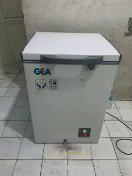 Dijual cepat Freezer box uk 100ltr normal dinginnya beku nego tipis