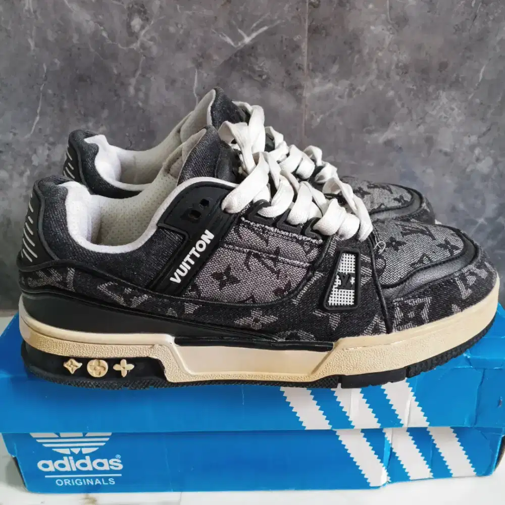 Sepatu Louis Vuitton Second