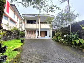 Rumah Vila Tawangmangu Pinggir Jalan Raya Lawu