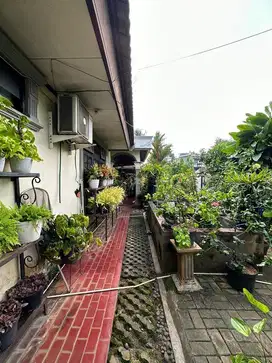 DIJUAL TURUN HARGA - Rumah hook hitung tanah semi furnish