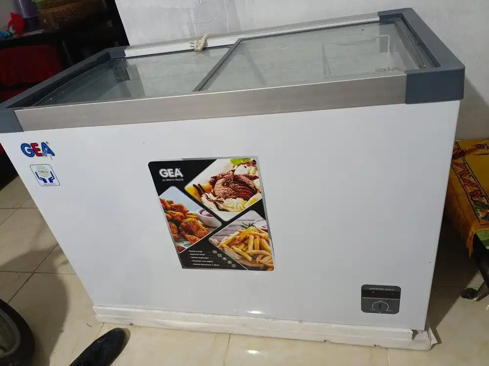 GEA Flat Sliding Glass Freezer SD 256 H / SD256 H 301 Liter Kaca Datar
