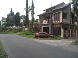 Villa strategis di tawangmangu pinggir jalan utama