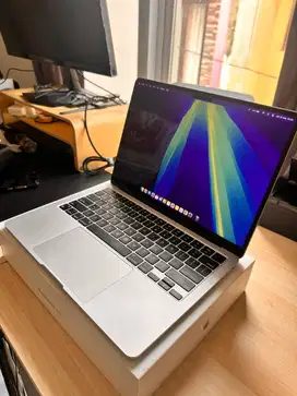 MacBook Air M3 13.6” Silver – 8/256GB | BH 99% | Fullset Digimap