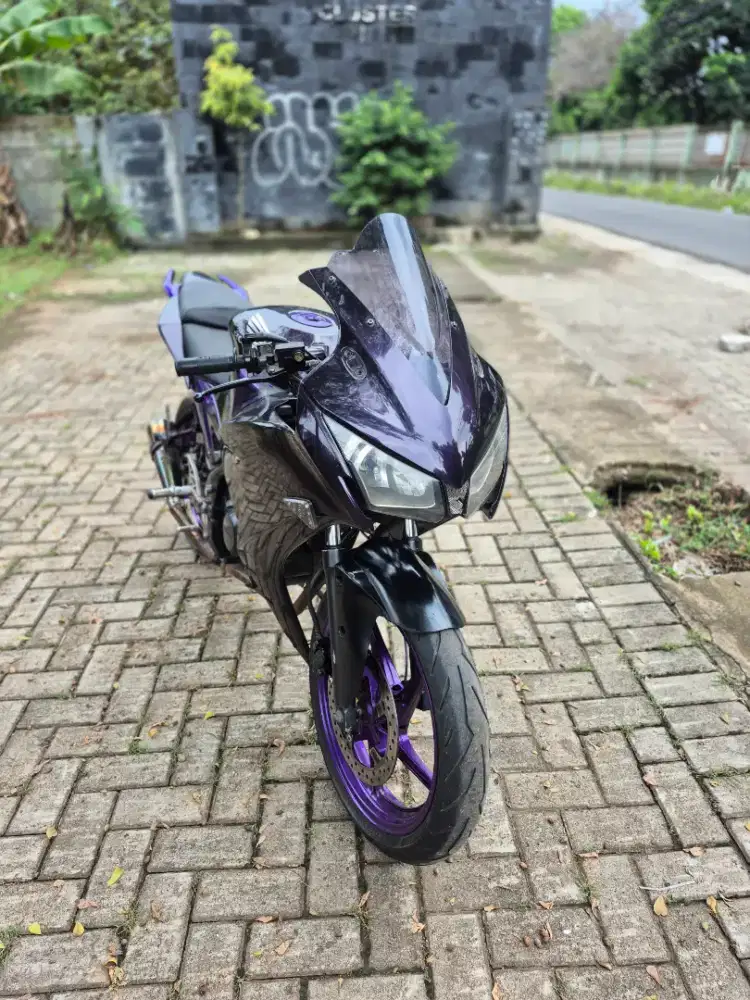 Dijual Honda CBR 150R tahun 2015 surat lengkap