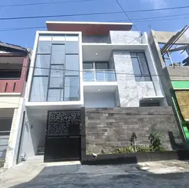 Rumah 2Lt Mewah Modern Dekat Pakuwon Mall Sukoharjo