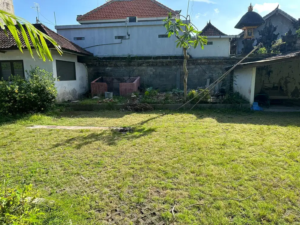 DISEWAKAN VILLA PERLU RENOVASI,LOKASI SENTRAL SEMINYAK