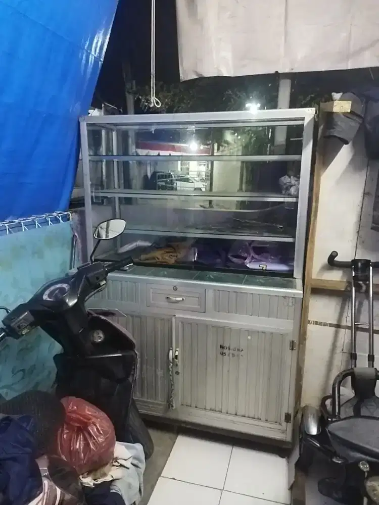 Etalase aluminium kaca