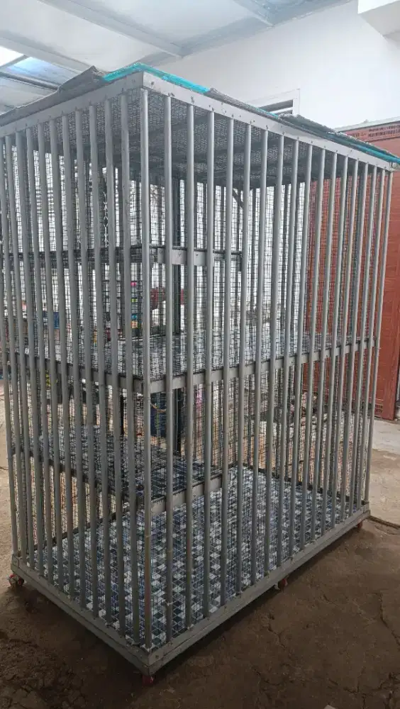 Kandang kucing bekas