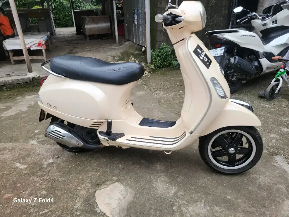 JUAL PIAGGIO VESPA LX 125 TAHUN 2011