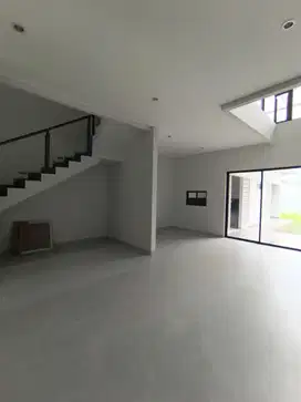 Rumah Baru Siap Huni Dalam Perumahan Elit di Setraduta Bandung