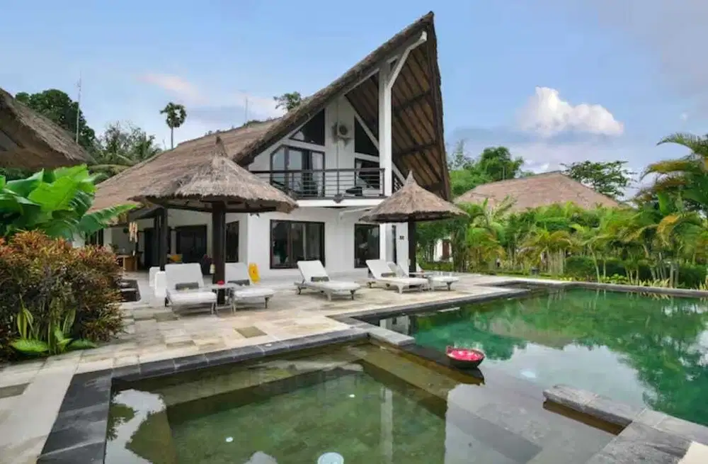 Villa Mewah Tradisional Modern Pinggir Pantai Buleleng