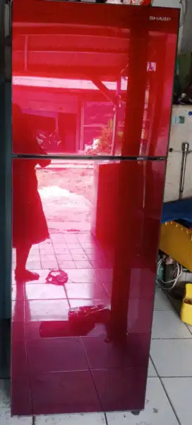 Dijual cepat kulkas dua pintu bisa nego tipis