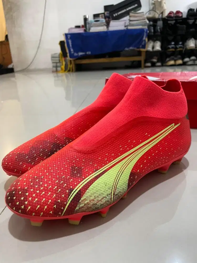 Sepatu Bola Merek Puma